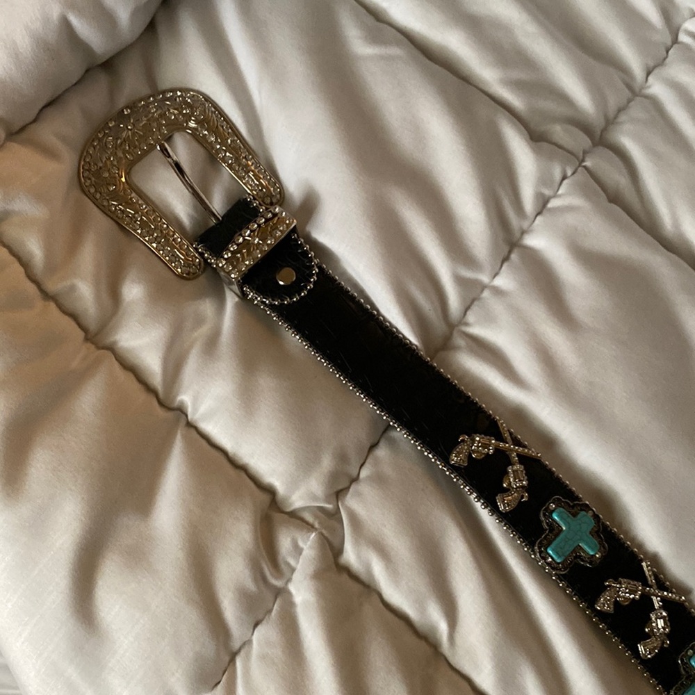 Woman’s medium buckle cowboy belt